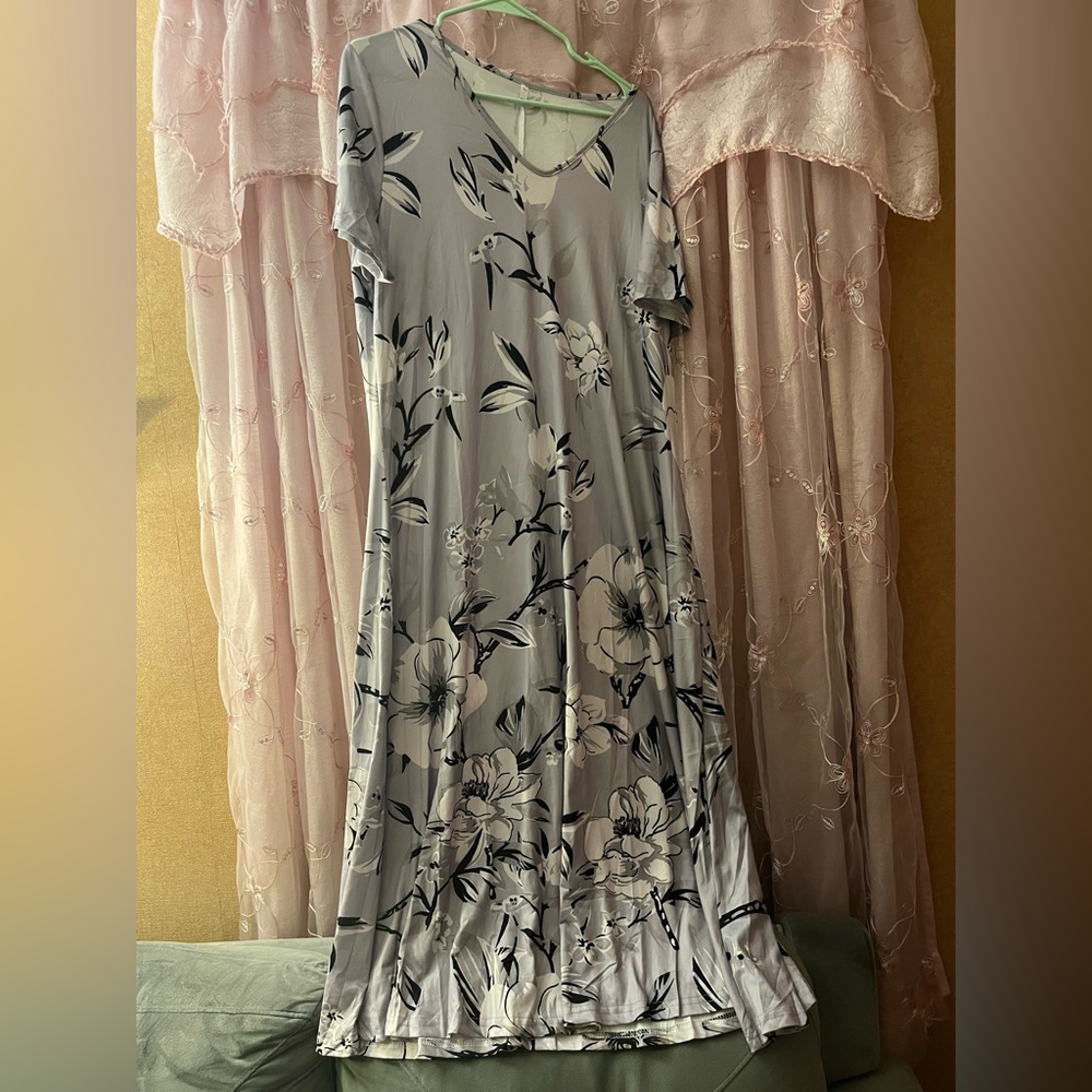 No brand dress never worn. Great condition!